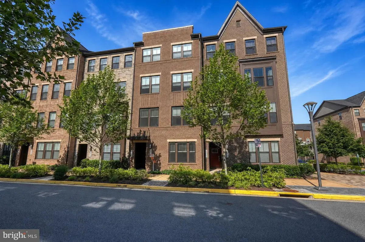20707 Heron Landing Dr, Sterling, VA 20166 - #1