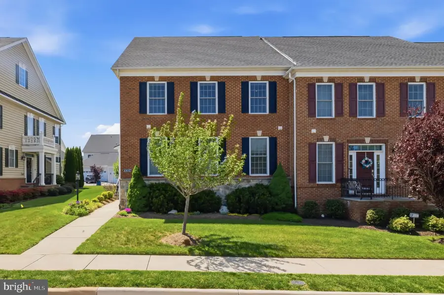 43233 Hattontown Woods Ter, Ashburn, VA 20148 - #2