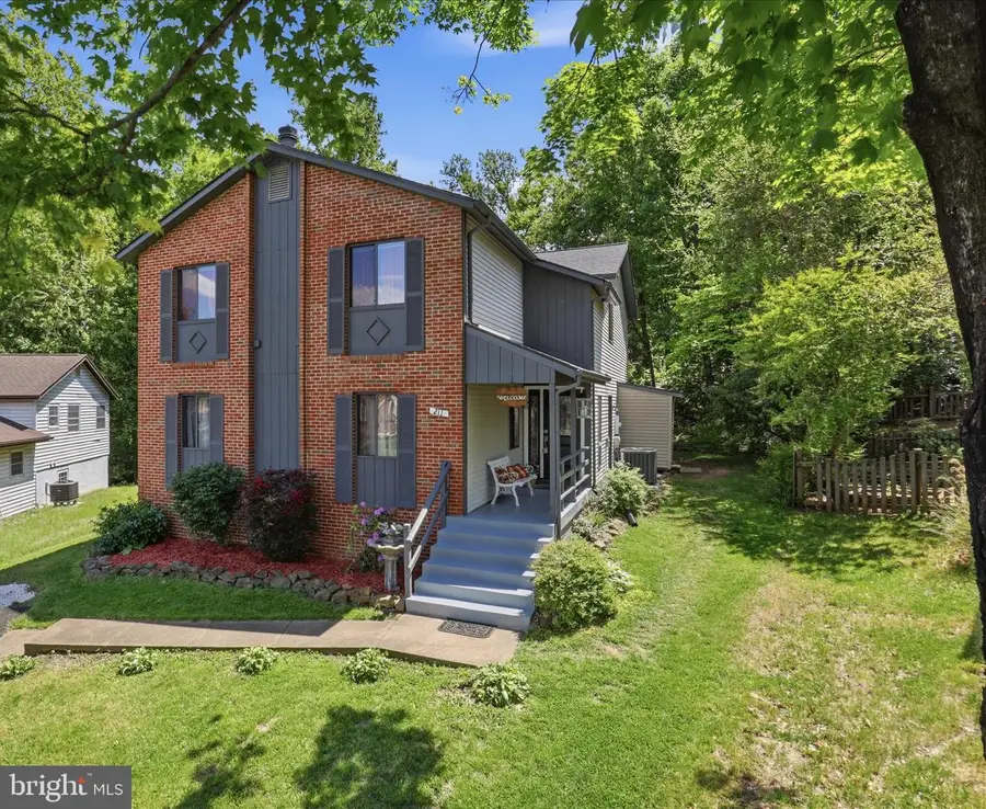 211 Keyes Ct, Sterling, VA 20164 - #2