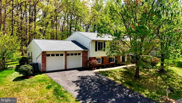 207 Silverleaf Dr, STERLING, VA 20164