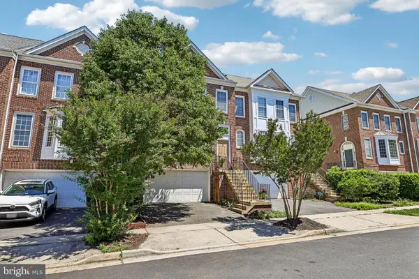 26071 Nimbleton Sq, CHANTILLY, VA 20152
