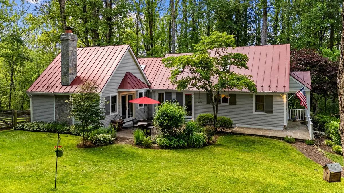 38021 Snickersville Tpke, Purcellville, VA 20132 - #1