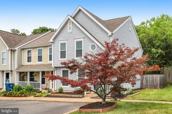 22375 Stablehouse Dr, STERLING, VA 20164