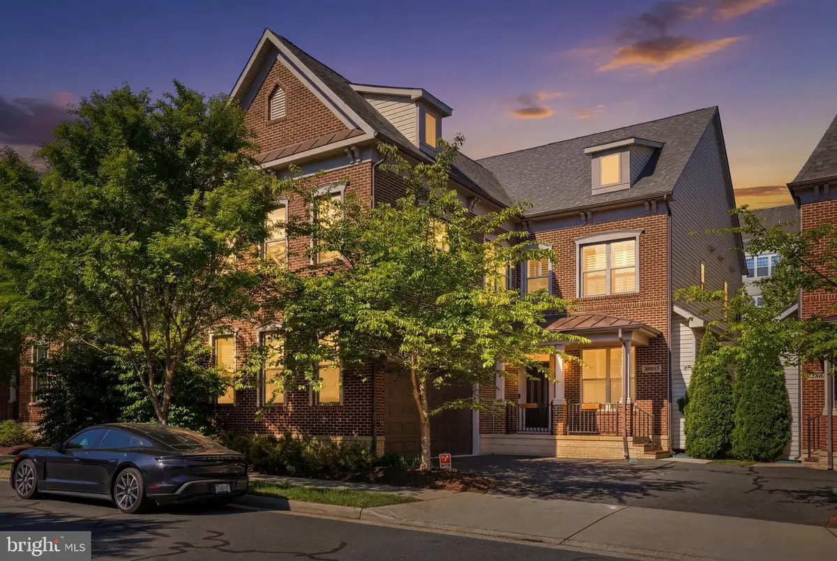 20623 Holyoke Dr, Ashburn, VA 20147 - #1