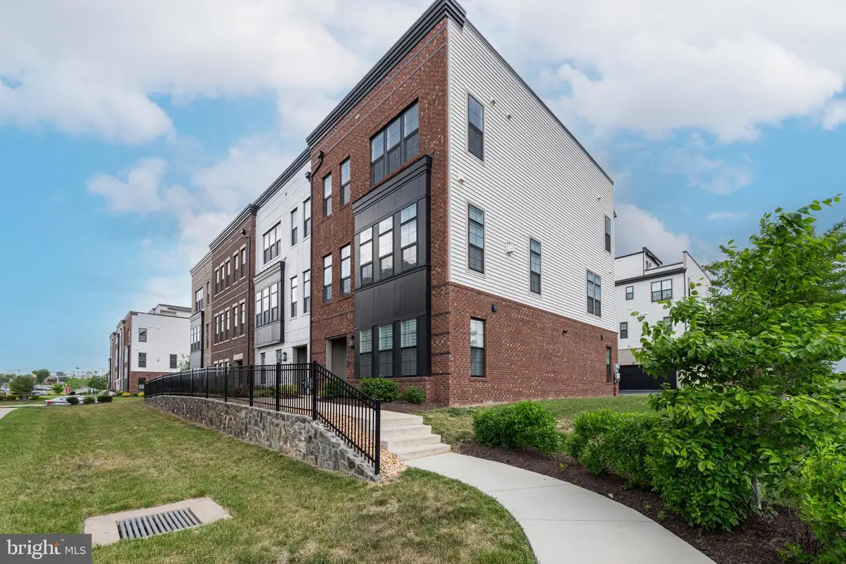 43927 Hurleys Hunt Ter, Ashburn, VA 20147 - #1