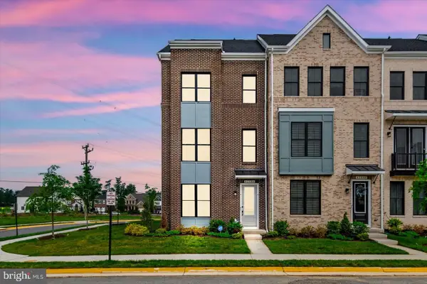 42086 Picasso Sq, BRAMBLETON, VA 20148