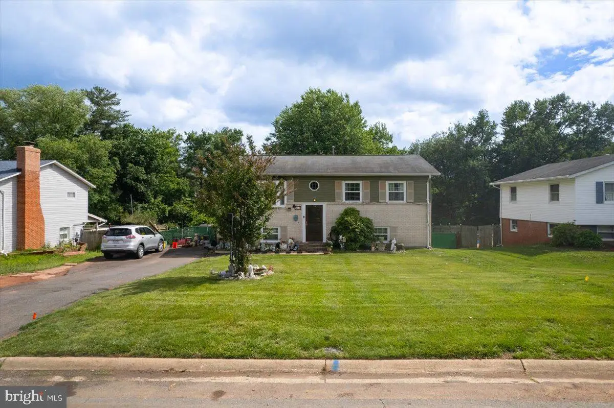 713 W Holly Ave, Sterling, VA 20164 - #1