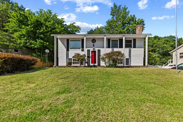 403 W Poplar Rd, STERLING, VA 20164