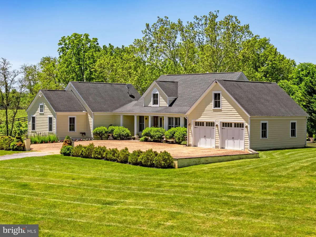 20147 Woodtrail Rd, Round Hill, VA 20141 - #1