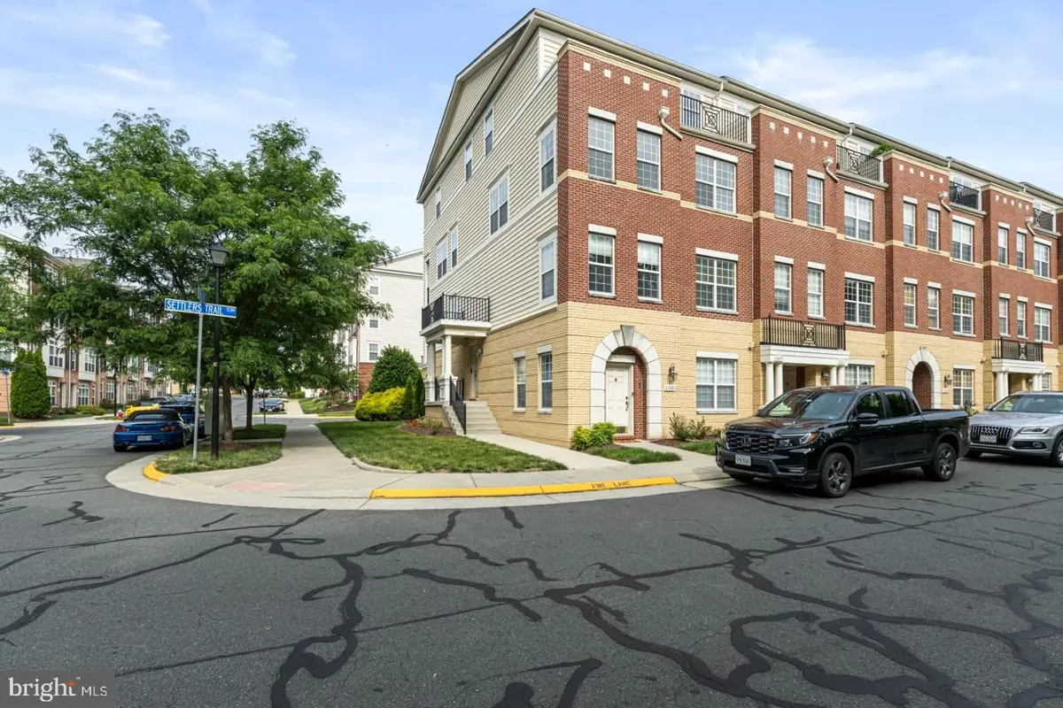 22683 Settlers Trail Ter, Brambleton, VA 20148 - #1