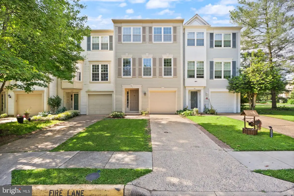 303 Barnfield Sq Ne, Leesburg, VA 20176 - #1