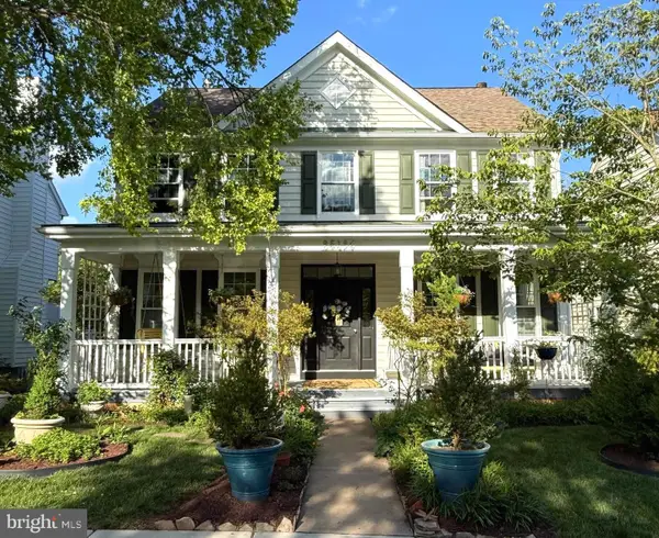 25496 Heathfield Cir, CHANTILLY, VA 20152