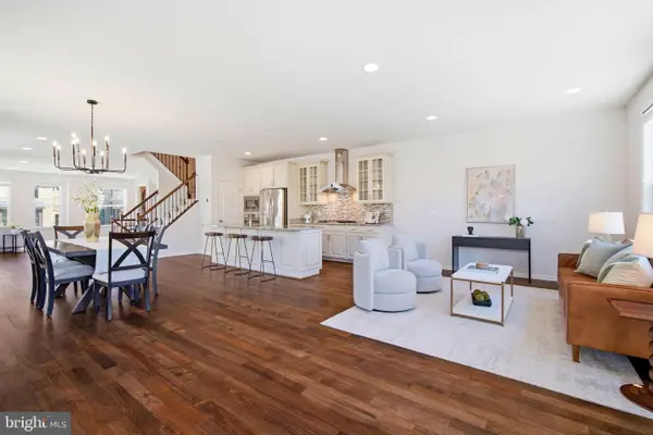 23489 Epperson Sq, BRAMBLETON, VA 20148