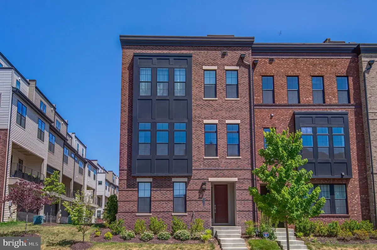 43414 Grandmoore St, Ashburn, VA 20148 - #1