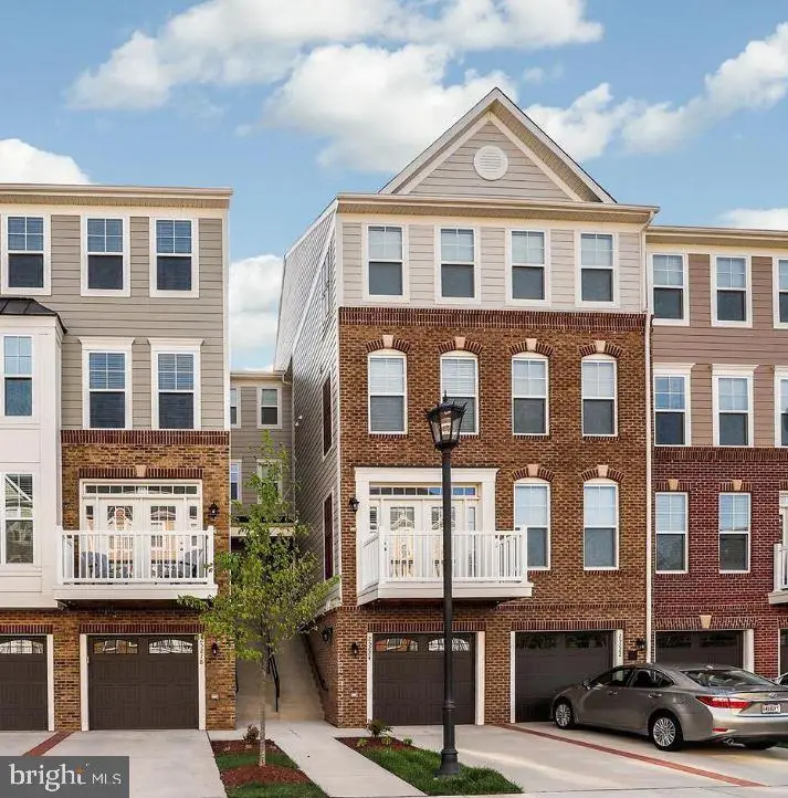 25214 Split Creek Ter, Chantilly, VA 20152 - #1