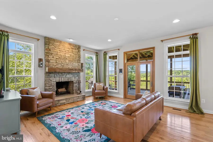 18585 Montague Pl, Purcellville, VA 20132 - #3