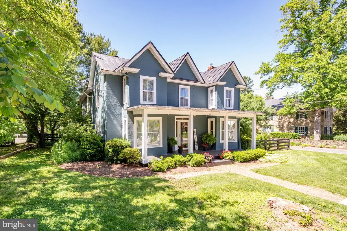 18 E Loudoun St, Round Hill, VA 20141 - #1