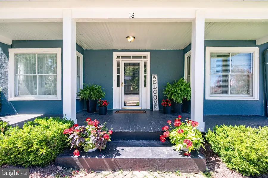 18 E Loudoun St, Round Hill, VA 20141 - #2
