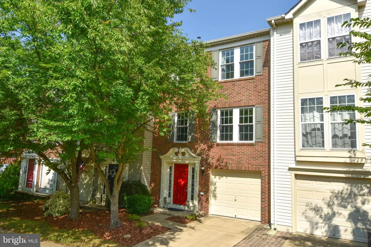 25474 Brickell Dr, Chantilly, VA 20152 - #1