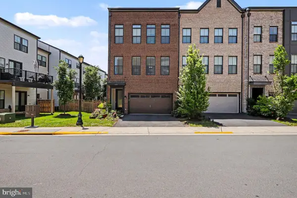 42361 Vancouver Ter, BRAMBLETON, VA 20148