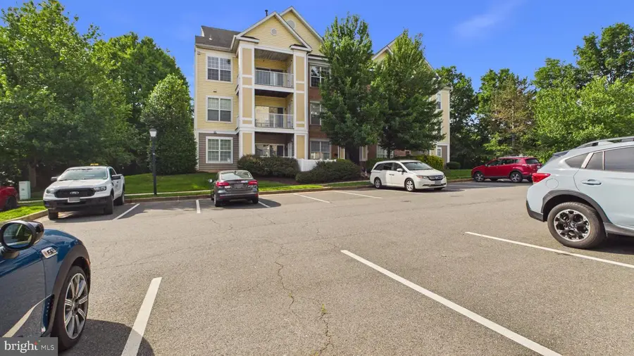 20920 Cedarpost Sq #300, Ashburn, VA 20147 - #2