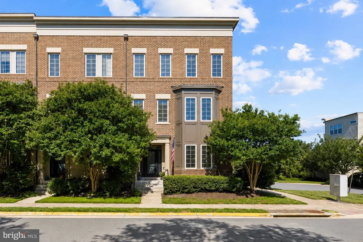 22807 Breezy Hollow Dr, Brambleton, VA 20148 - #1
