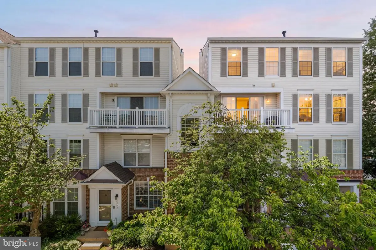 46994 Courtyard Sq #301, Sterling, VA 20164 - #1