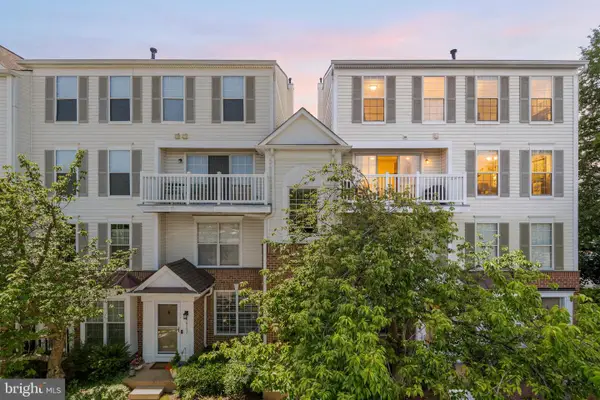 46994 Courtyard Sq #301, STERLING, VA 20164
