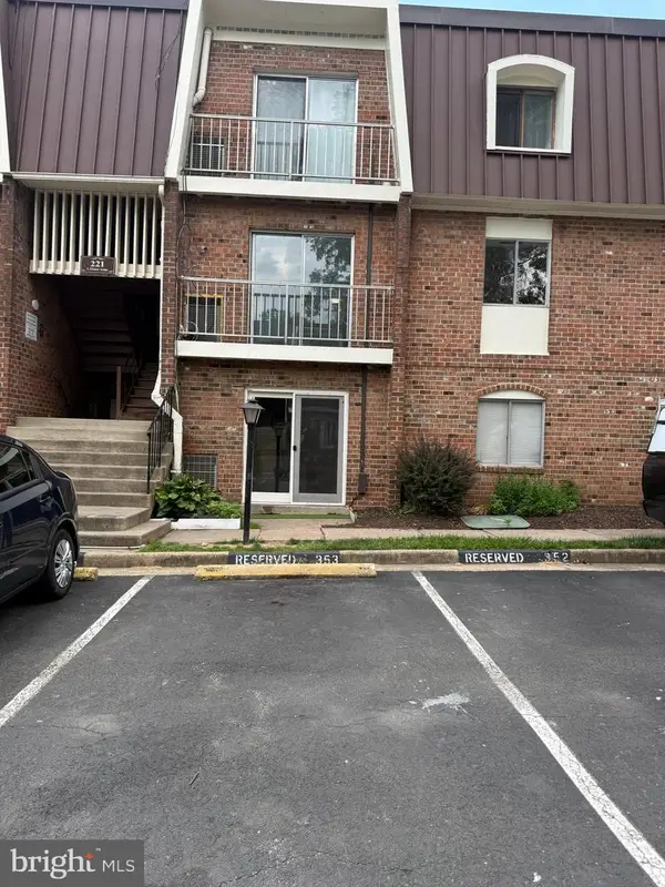 221 N Fillmore Ave #6, STERLING, VA 20164