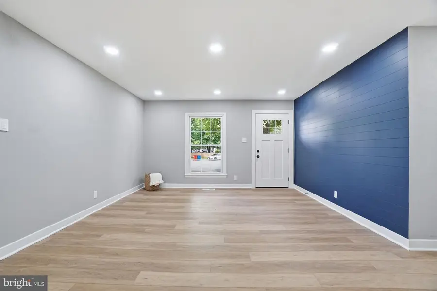 706 S Dogwood Ct, Sterling, VA 20164 - #2