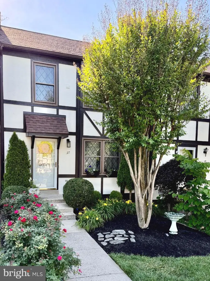 27 Lyndhurst Ct, Sterling, VA 20165 - #1