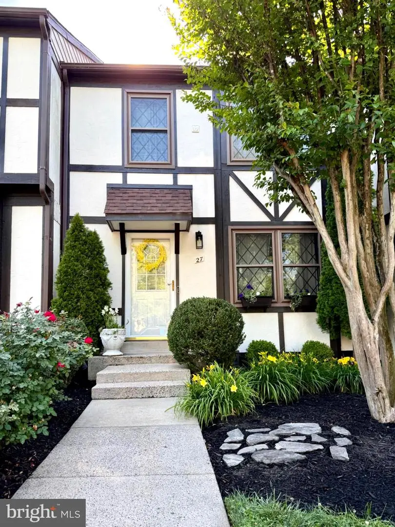 27 Lyndhurst Ct, Sterling, VA 20165 - #2