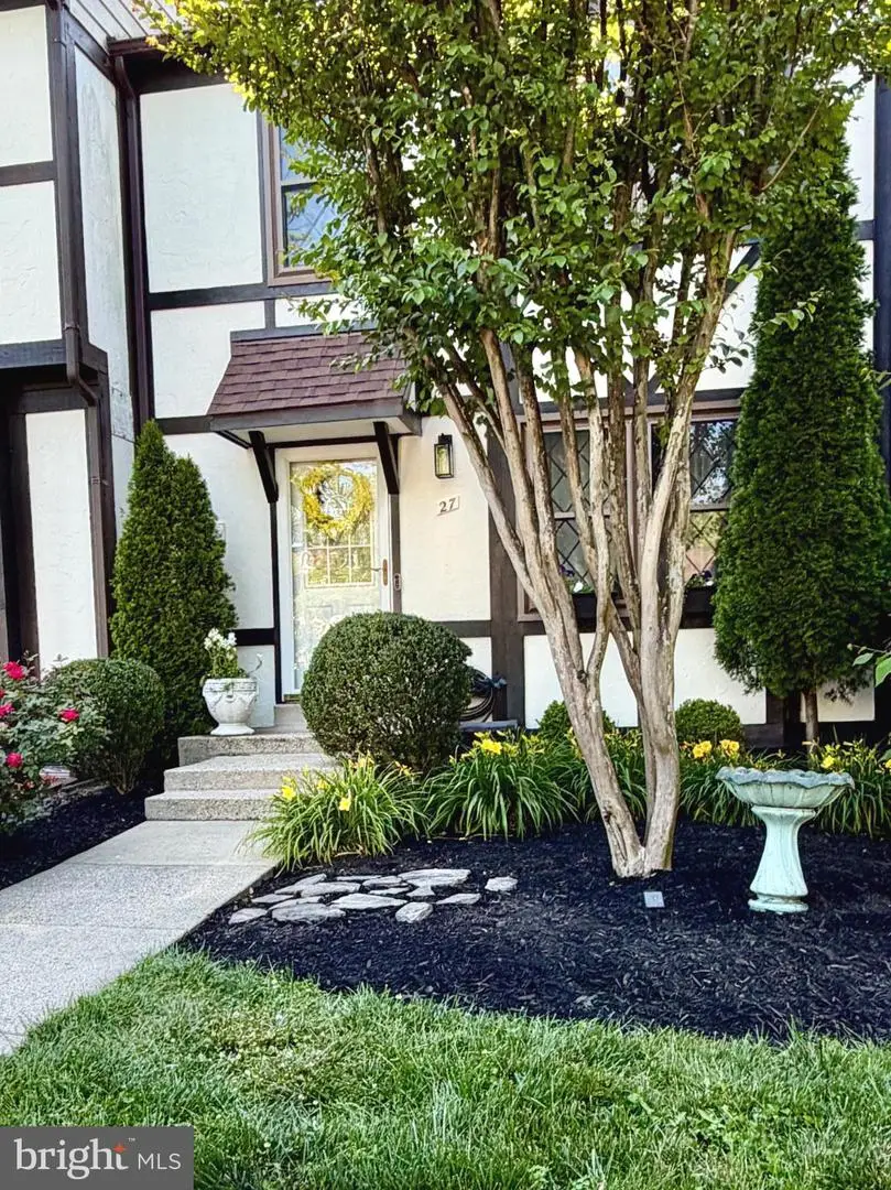27 Lyndhurst Ct, Sterling, VA 20165 - #3