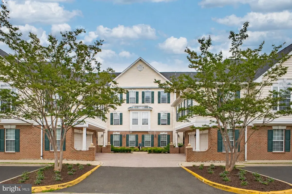 25320 Lake Mist Sq #103, Chantilly, VA 20152 - #1