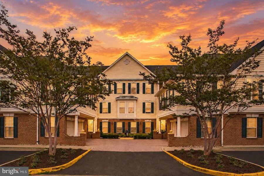25320 Lake Mist Sq #103, Chantilly, VA 20152 - #2