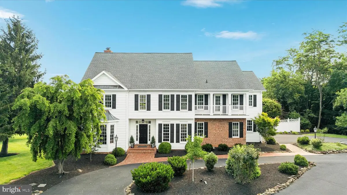 17780 Stoneleigh Dr, Round Hill, VA 20141 - #1