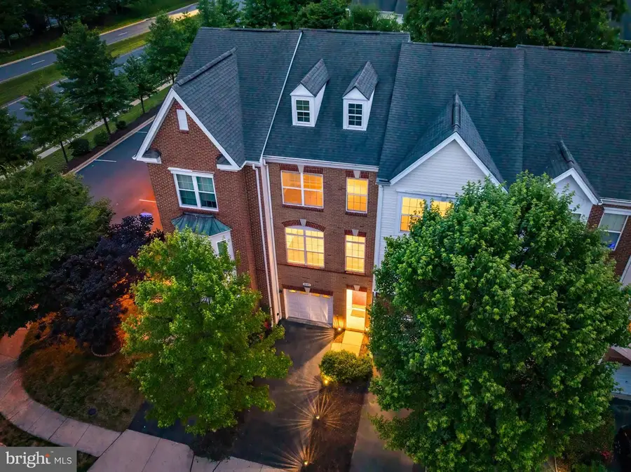 20404 Trails End Ter, Ashburn, VA 20147 - #2