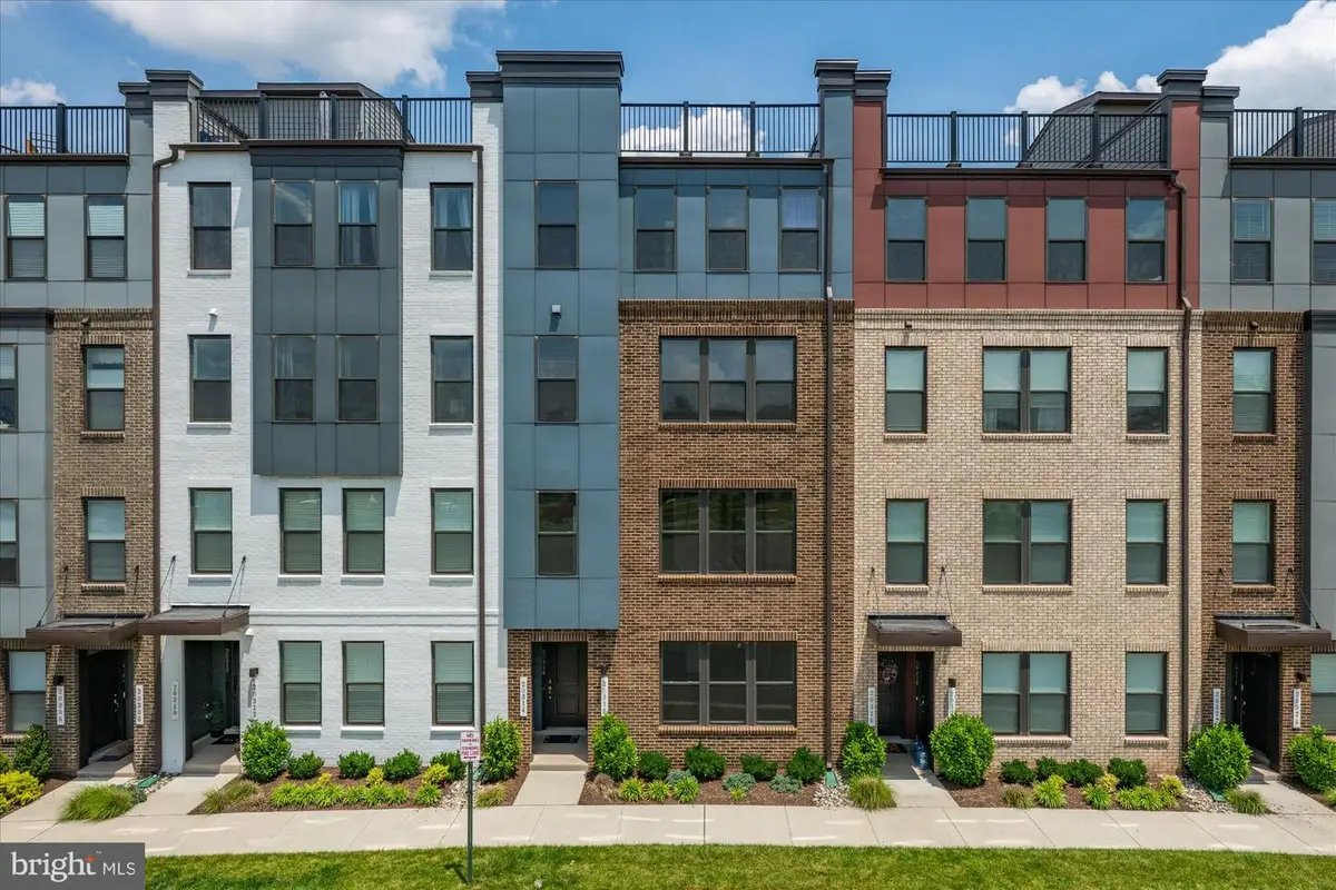 20316 Newfoundland Sq, Ashburn, VA 20147 - #1