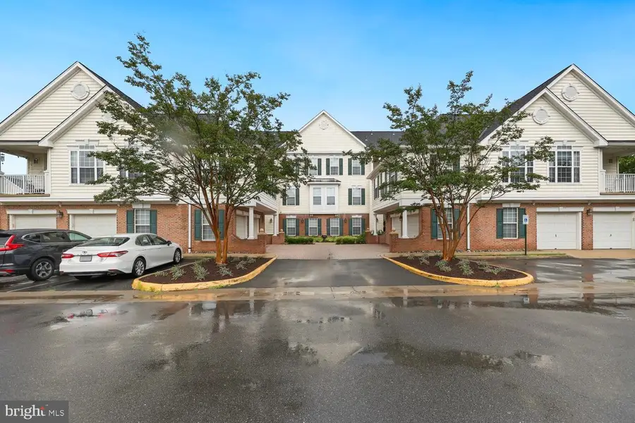 25320 Lake Mist Sq #201, Chantilly, VA 20152 - #2