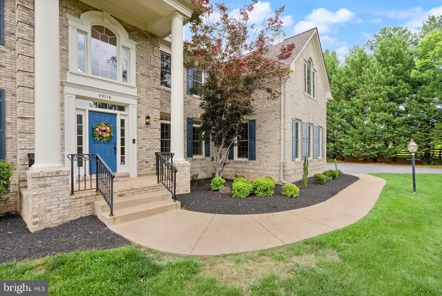 39716 Golden Springs Ct, Hamilton, VA 20158 - #2