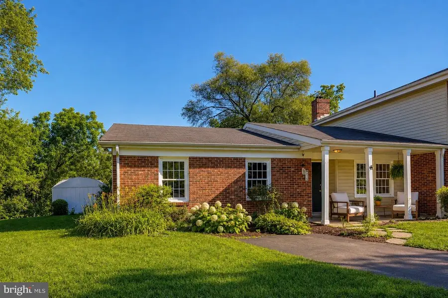 413 Harding Ct, Sterling, VA 20164 - #2
