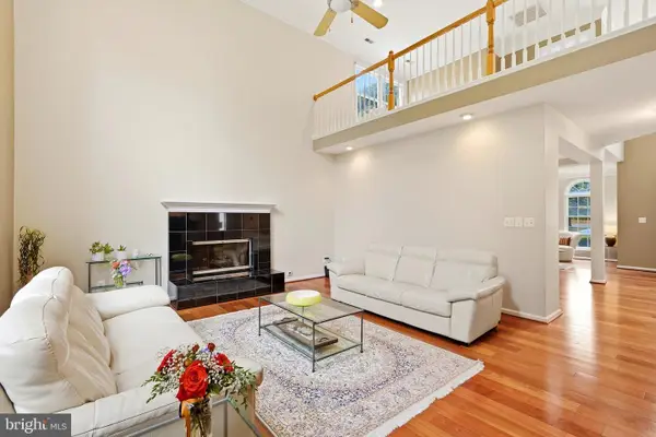 43648 Intrepid St, CHANTILLY, VA 20152