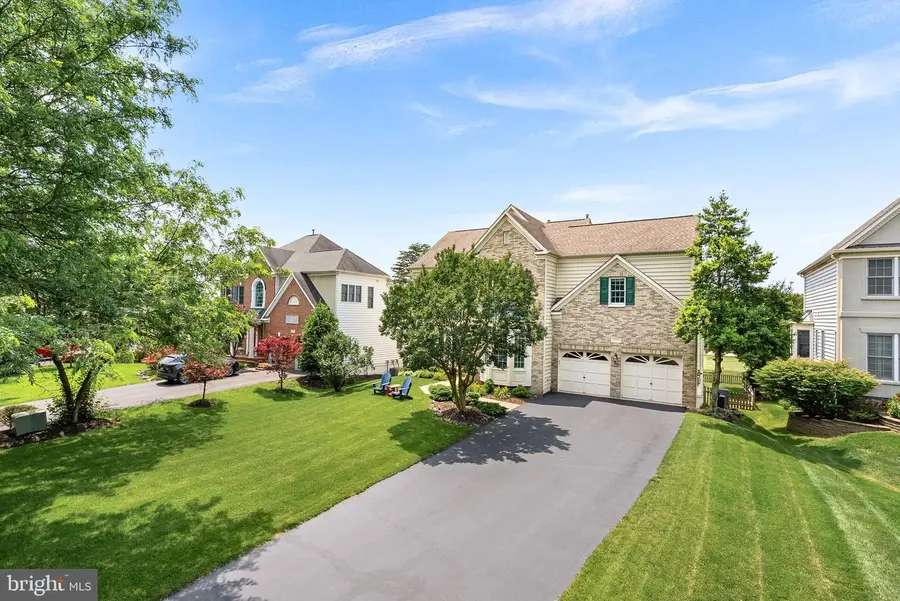 25781 Planting Field Dr, Chantilly, VA 20152 - #2