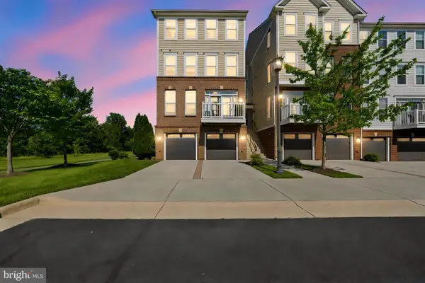 25202 Split Creek Ter, CHANTILLY, VA 20152
