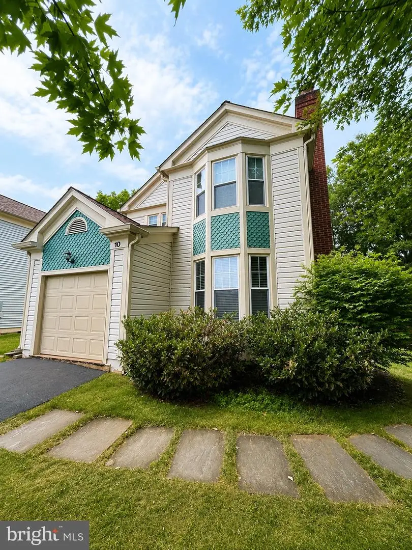 10 Fenton Wood Dr, Sterling, VA 20165 - #1