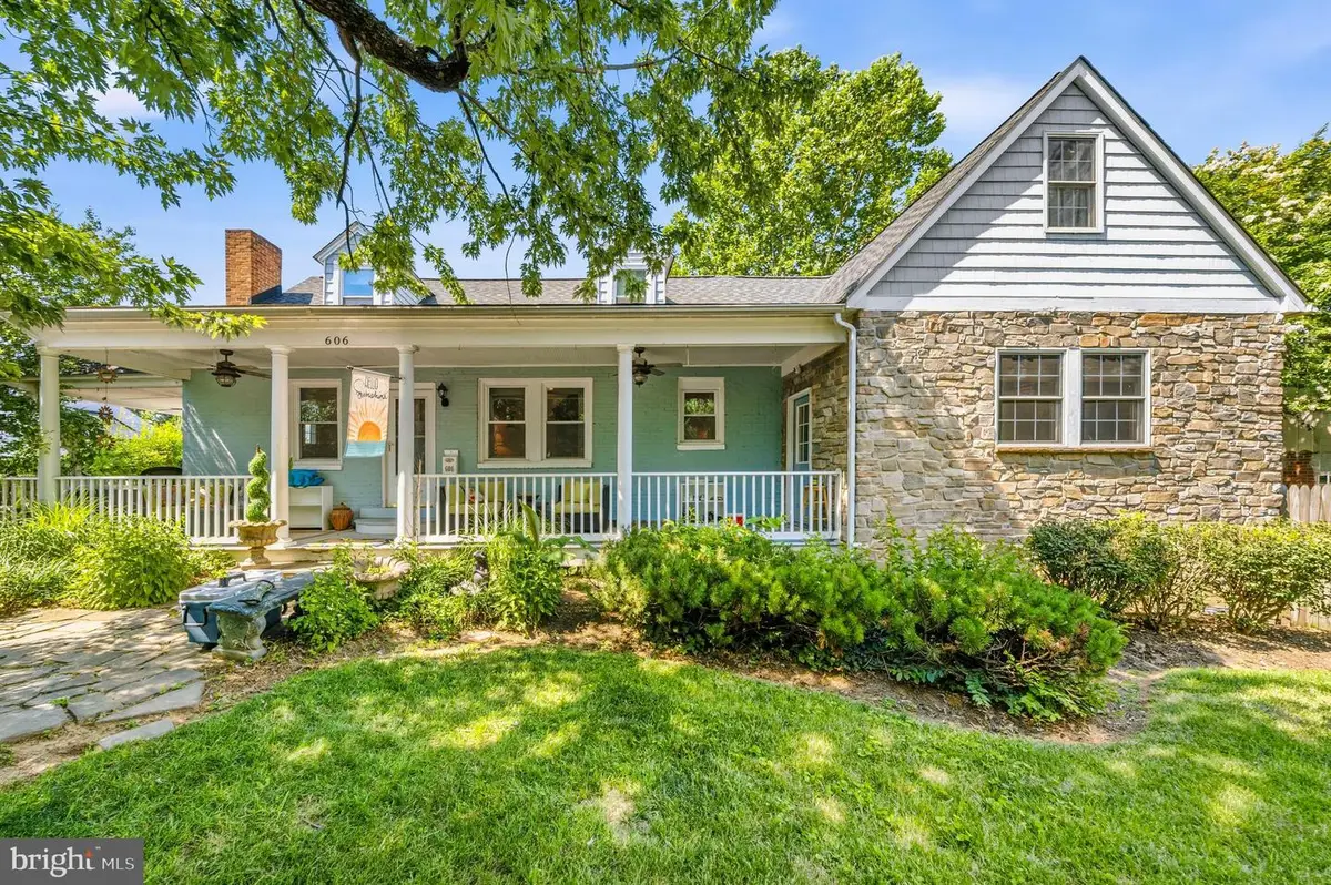 606 Edwards Ferry Rd Ne, Leesburg, VA 20176 - #1