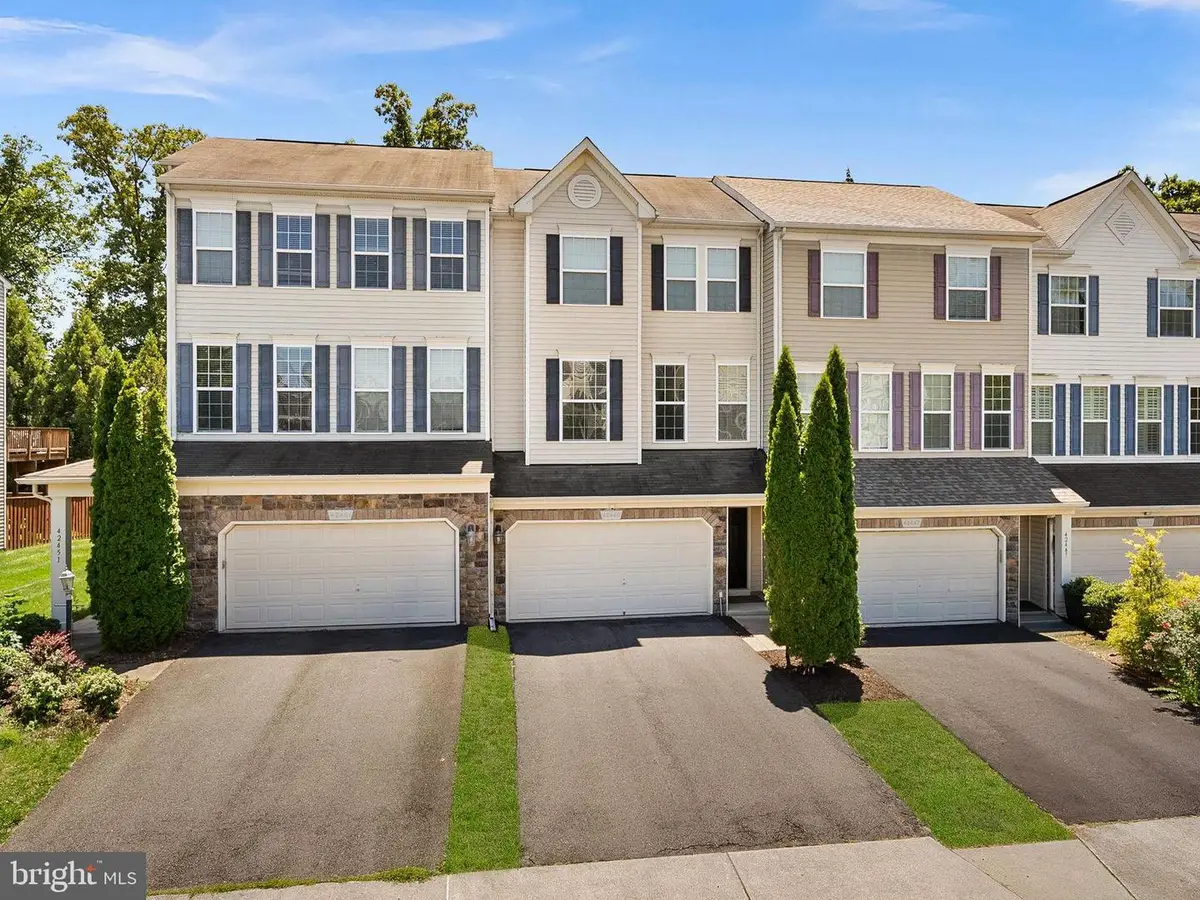 42449 Patrick Wayne Sq, Broadlands, VA 20148 - #1
