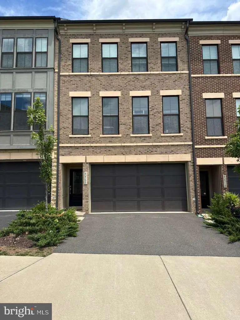 42308 Rockrimmon Ter, Ashburn, VA 20148 - #1