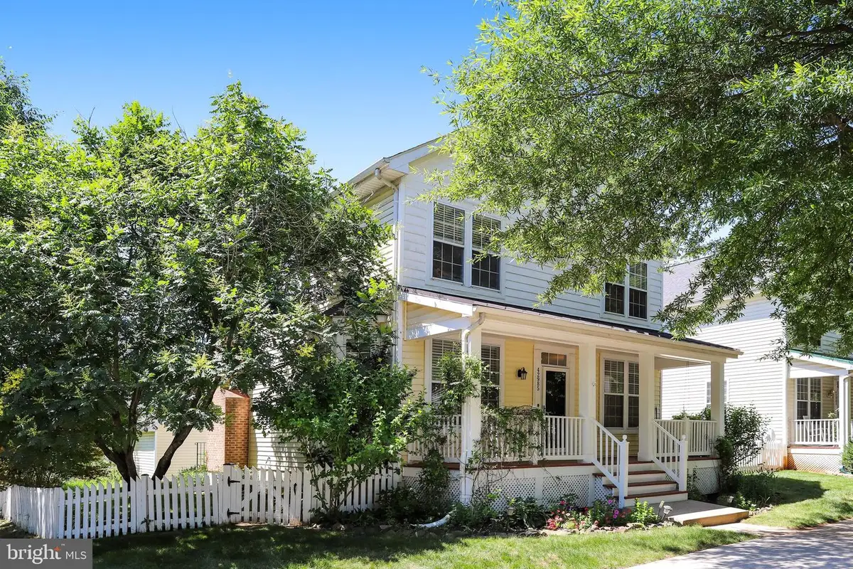 42985 Chesterton St, Ashburn, VA 20147 - #1