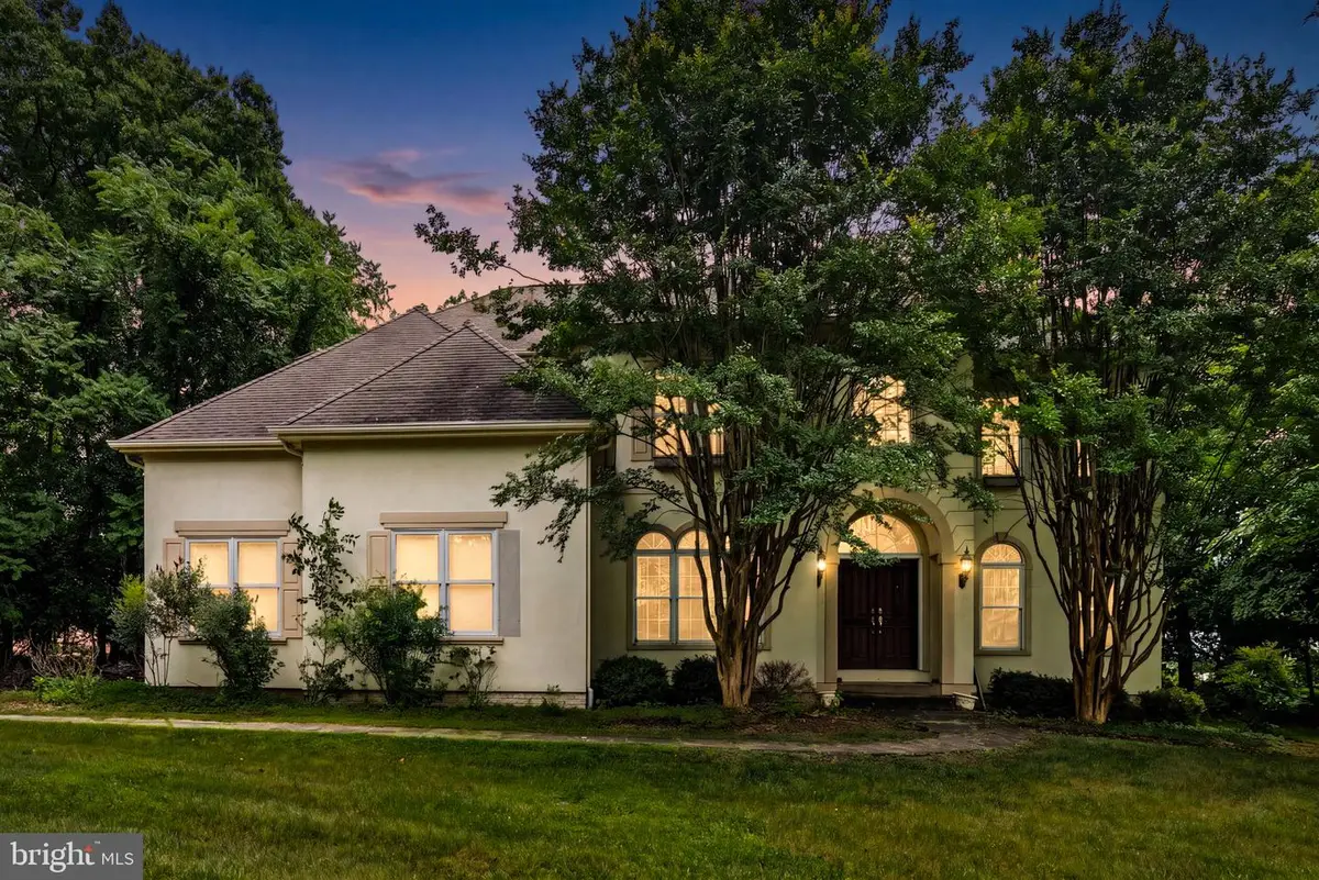 17951 Stoneleigh Dr, Round Hill, VA 20141 - #1